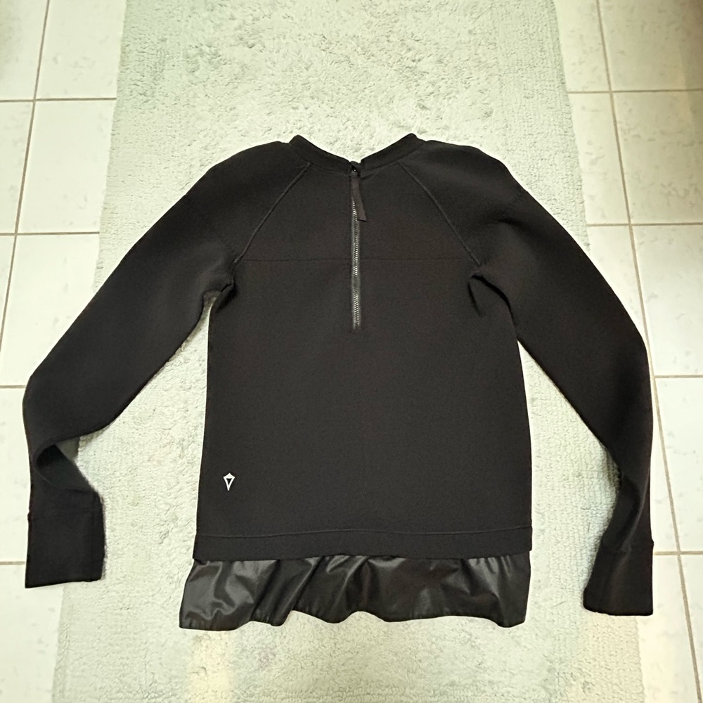 Ivivva, Long black sleeve, half zip, cute frill design on bottom, size12(girls)